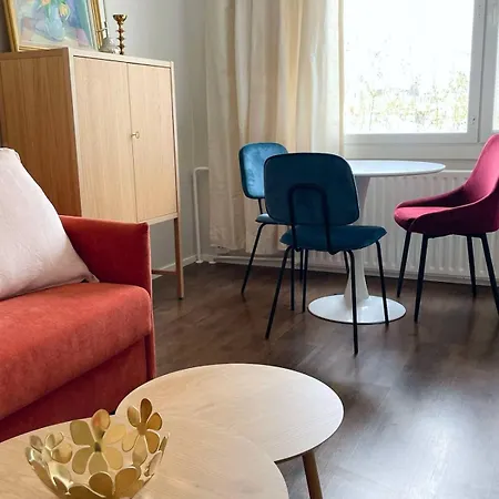 Vinkku Charming Wooden House Near To Centre 公寓